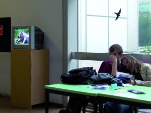 Sitzgruppe, Fernseher mit "Campus"