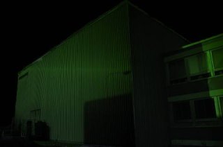 Angestrahlte Geb&auml;ude auf dem Campus: Reaktor